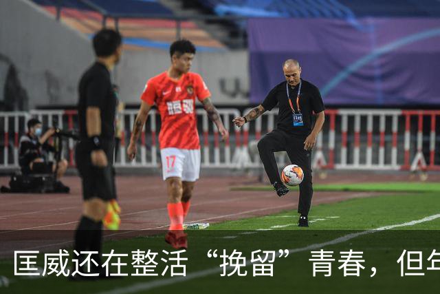 匡威还在整活“挽留”青春，但年轻人已经不想虐自己的脚了