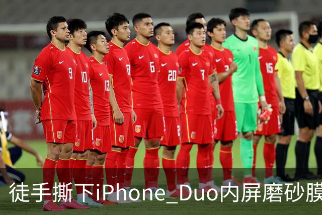 徒手撕下iPhone Duo内屏磨砂膜，维修费7998元